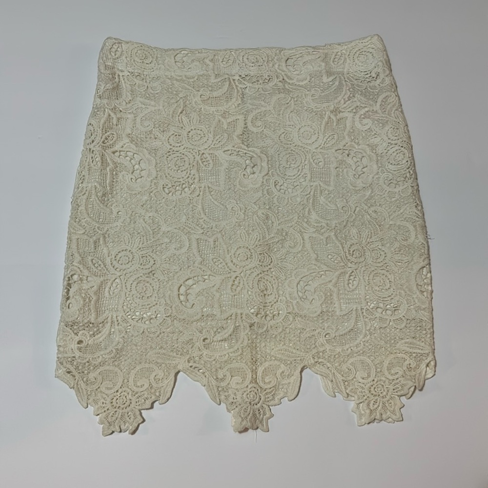 Forever 21 Women’s White Short skirt